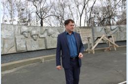 09.04.2025 Памятник погибшим жителям Партизанска готовят  к юбилею Великой Победы | Администрация муниципального округа город Партизанск Приморского края Официальный сайт